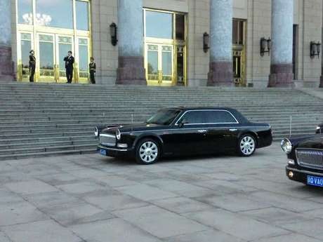 Jokowi Cicipi Mobil Termahal Buatan Tiongkok