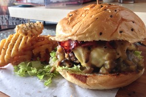 The Republic of Burger: Menikmati Wagyu Burger Bersaus Jamur dan Poutine yang Gurih Pedas