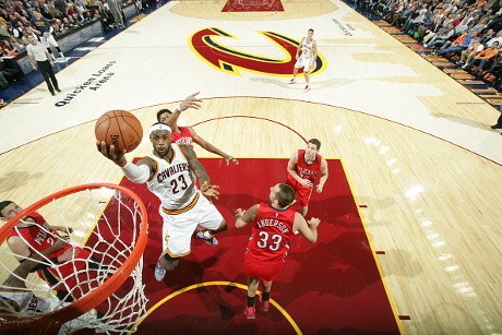 LeBron Pimpin Cavaliers Menang Lagi, Spurs Tundukkan Clippers