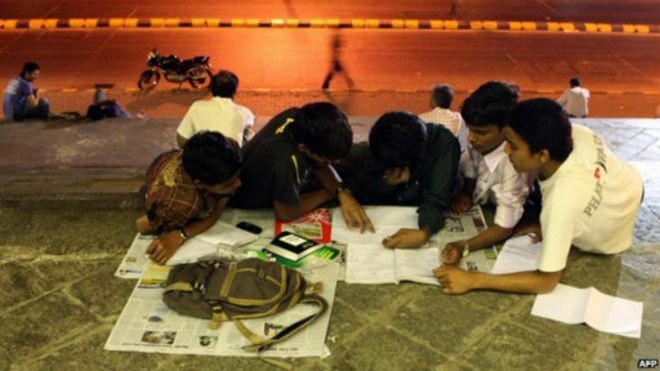 Mahasiswa India Menuntut Hak Mencontek