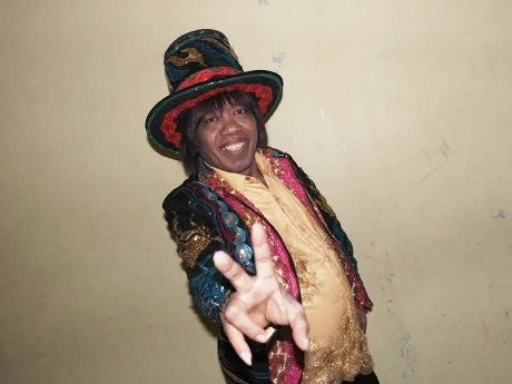 Pak Tarno Ingin Jadi Legenda Sulap Indonesia