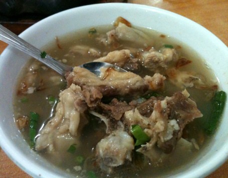 Yuk, Hangatkan Diri dengan Semangkuk Sop Kambing Malam Ini!
