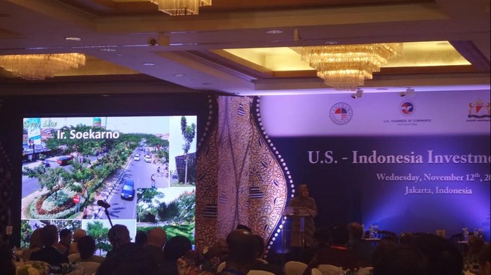 Ini Cara Risma Jualan di Depan Ratusan Pengusaha AS