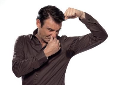 Lebih Berisiko Mana, Mencukur atau Mencabut Bulu Ketiak?