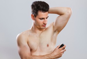 Semprot Parfum di Bawah Lengan Bukan Cara Efektif Hilangkan Bau Badan