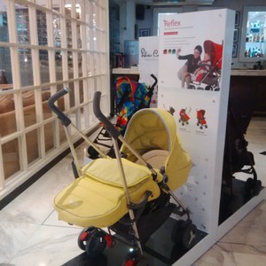 Reflex, Stoller Bayi yang Bisa Menyala dan Dilipat Hingga 180 Derajat