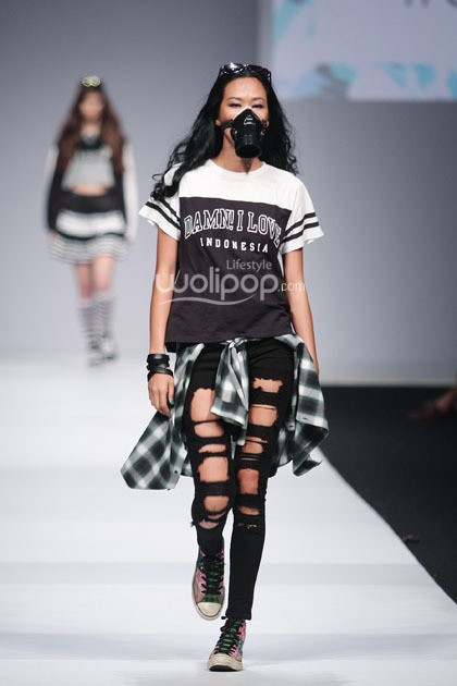 Daniel Mananta X Nowela Mikhelia Grazia. Jakarta Fashion Week 2015 at Senayan City. Jakarta. [Foto: Mohammad Abduh/Wolipop]