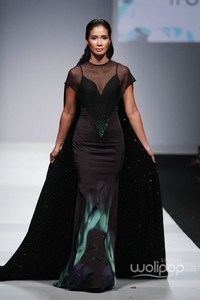 Olivia Jensen X Acha Septiasa Grazia. Jakarta Fashion Week 2015 at Senayan City. Jakarta. [Foto: Mohammad Abduh/Wolipop]