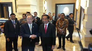 Jokowi Bertemu Sekjen PBB Ban Ki-moon di Myanmar