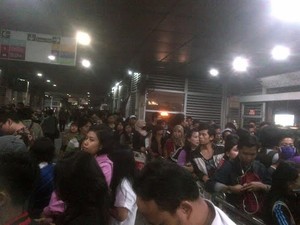 Pak Ahok Coba Tolong Tengok Antrean Penumpang TransJ di Jam Pulang Kantor, Seram!