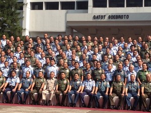 Smile! Menhan Ryamizard Foto Bersama Perwira Tinggi di Mabes TNI