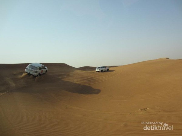 Uji Adrenalin Off Road  di Gurun Pasir  Dubai