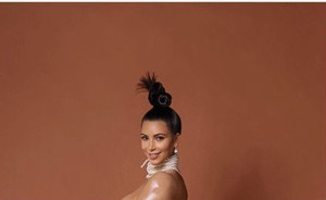 Tak Hanya Bokong, Kim Kardashian Pose Mengumbar Seluruh Tubuhnya di Majalah