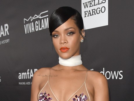 Ne-Yo: Album Baru Rihanna Baru Luar Biasa!