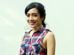Stylish Berkemeja Flanel ala Dea Ananda