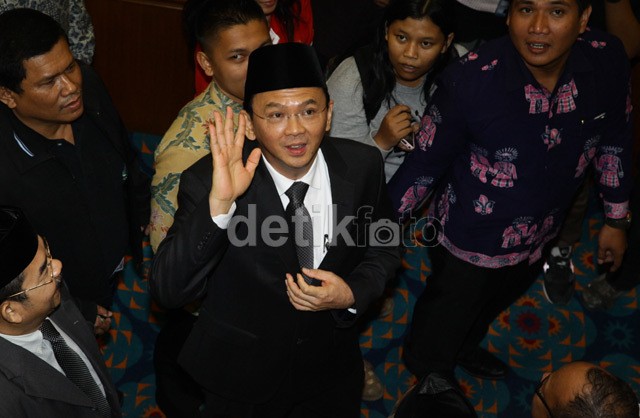 Ahok Akan Menjadi Gubernur Pertama yang Dilantik Langsung oleh Jokowi Ahok Akan Menjadi Gubernur Pertama yang Dilantik Langsung oleh Jokowi