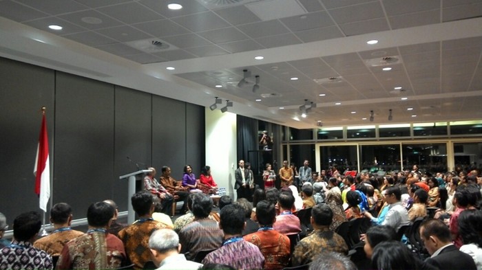 Acara Temu WNI Jokowi: Dialog Canda, Curhat Keluarga, Hingga Tangis Bahagia