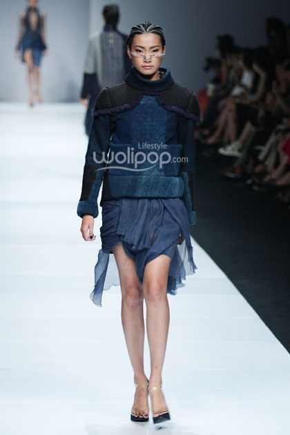 Priyo Oktaviano African Blu. Dewi Fashion Knights. Jakarta Fashion Week 2015 at Senayan City. Jakarta. [Foto: Mohammad Abduh/Wolipop]