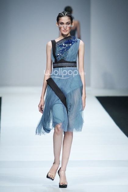 Priyo Oktaviano African Blu. Dewi Fashion Knights. Jakarta Fashion Week 2015 at Senayan City. Jakarta. [Foto: Mohammad Abduh/Wolipop]