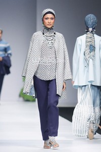 Itang Yunasz Exotic Journey. Jakarta Fashion Week 2015 at Senayan City. Jakarta. [Foto: Mohammad Abduh/Wolipop]