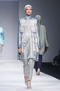 Itang Yunasz Exotic Journey. Jakarta Fashion Week 2015 at Senayan City. Jakarta. [Foto: Mohammad Abduh/Wolipop]