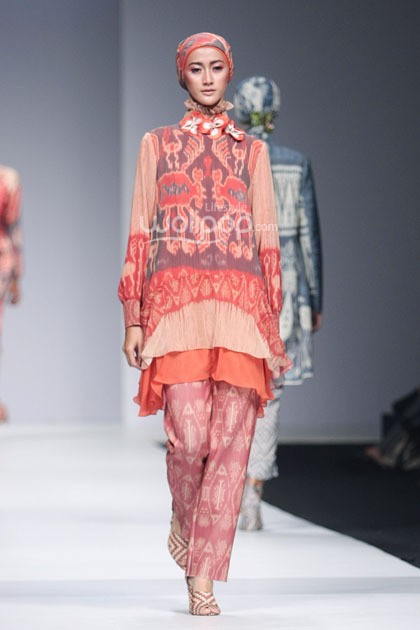 Itang Yunasz Exotic Journey. Jakarta Fashion Week 2015 at Senayan City. Jakarta. [Foto: Mohammad Abduh/Wolipop]