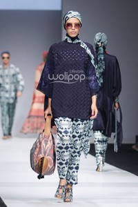 Itang Yunasz Exotic Journey. Jakarta Fashion Week 2015 at Senayan City. Jakarta. [Foto: Mohammad Abduh/Wolipop]