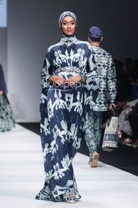 Itang Yunasz Exotic Journey. Jakarta Fashion Week 2015 at Senayan City. Jakarta. [Foto: Mohammad Abduh/Wolipop]