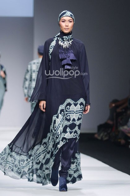 Itang Yunasz Exotic Journey. Jakarta Fashion Week 2015 at Senayan City. Jakarta. [Foto: Mohammad Abduh/Wolipop]
