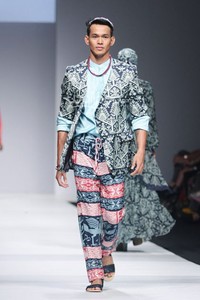 Itang Yunasz Exotic Journey. Jakarta Fashion Week 2015 at Senayan City. Jakarta. [Foto: Mohammad Abduh/Wolipop]