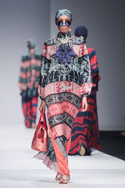 Itang Yunasz Exotic Journey. Jakarta Fashion Week 2015 at Senayan City. Jakarta. [Foto: Mohammad Abduh/Wolipop]