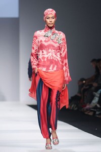 Itang Yunasz Exotic Journey. Jakarta Fashion Week 2015 at Senayan City. Jakarta. [Foto: Mohammad Abduh/Wolipop]