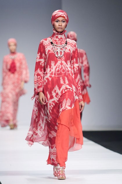 Itang Yunasz Exotic Journey. Jakarta Fashion Week 2015 at Senayan City. Jakarta. [Foto: Mohammad Abduh/Wolipop]