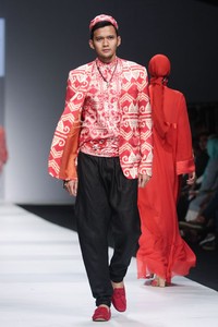 Itang Yunasz Exotic Journey. Jakarta Fashion Week 2015 at Senayan City. Jakarta. [Foto: Mohammad Abduh/Wolipop]