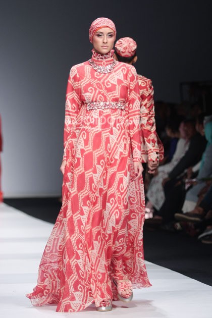 Itang Yunasz Exotic Journey. Jakarta Fashion Week 2015 at Senayan City. Jakarta. [Foto: Mohammad Abduh/Wolipop]