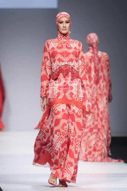 Itang Yunasz Exotic Journey. Jakarta Fashion Week 2015 at Senayan City. Jakarta. [Foto: Mohammad Abduh/Wolipop]