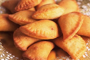 Yuk, Bikin Sendiri Panada yang Empuk dan Gurih Pedas!