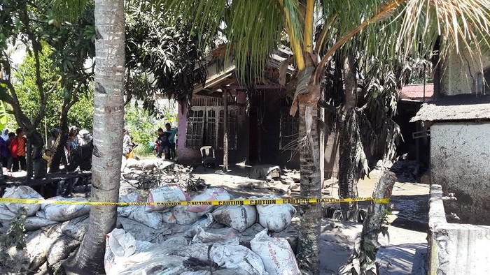 Semburan Lumpur Terjang 2 Rumah dan Masjid di Balikpapan