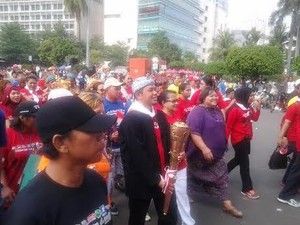 Menteri Yohana Buka Gerak Jalan Peringati Hari Toleransi Internasional