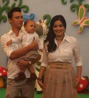 Kenalkan Anak Pada Alam, Titi Kamal Sering Ajak Anak ke Gunung