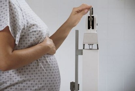 Agar Bentuk Badan Terjaga, Perlukah Ibu Hamil Diet Pasca Melahirkan?