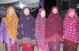 Inilah Hijab Tradisional Dari Bima, NTB