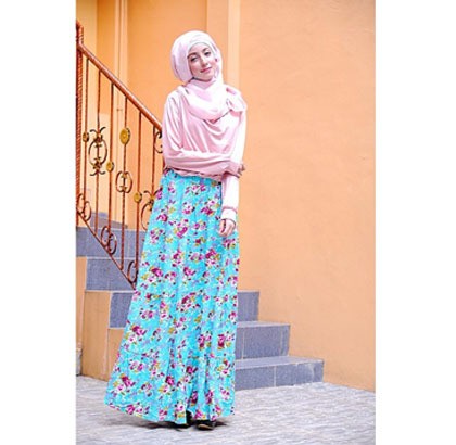 Hijab Style Gaya Feminin Fatimah Habsyi Perias Henna Hijab Style Gaya Feminin Fatimah Habsyi Perias Henna