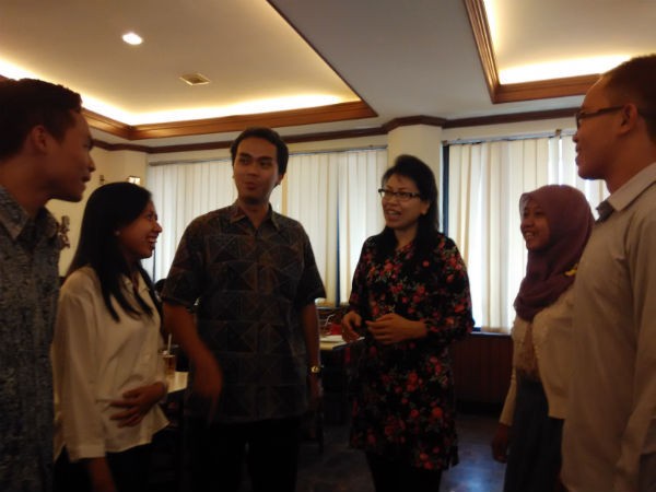 Asyiknya Nonton Bareng Pentas Teater