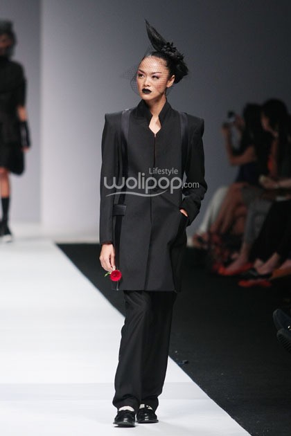 Tri Handoko Requiem. Ikatan Perancang Mode Indonesia. Jakarta Fashion Week 2015 at Senayan City. Jakarta. [Foto: Mohammad Abduh/Wolipop]