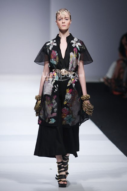 Mel Ahyar Suvarnabhumi Ikatan Perancang Mode Indonesia. Jakarta Fashion Week 2015 at Senayan City. Jakarta. [Foto: Mohammad Abduh/Wolipop]