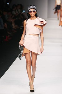 Disaya Tui by Disaya Sorakraikitikul.  Jakarta Fashion Week 2015 at Senayan City. Jakarta. [Foto: Mohammad Abduh/Wolipop]