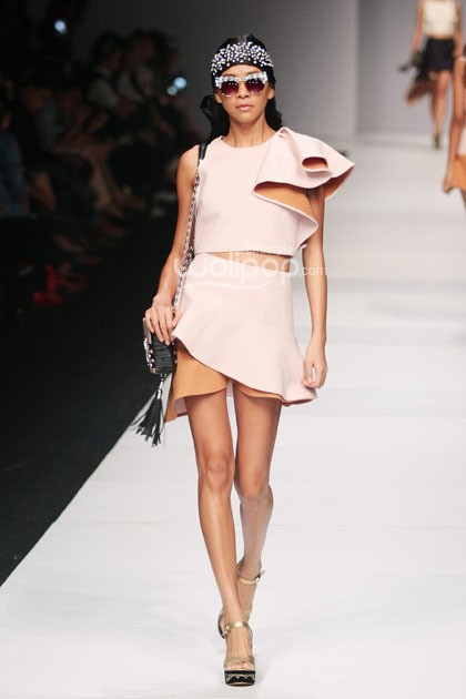 Disaya Tui by Disaya Sorakraikitikul.  Jakarta Fashion Week 2015 at Senayan City. Jakarta. [Foto: Mohammad Abduh/Wolipop]