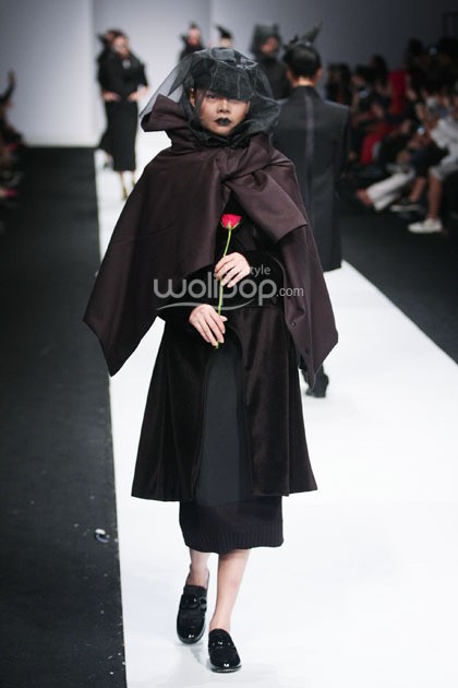 Tri Handoko Requiem. Ikatan Perancang Mode Indonesia. Jakarta Fashion Week 2015 at Senayan City. Jakarta. [Foto: Mohammad Abduh/Wolipop]