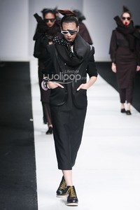 Tri Handoko Requiem. Ikatan Perancang Mode Indonesia. Jakarta Fashion Week 2015 at Senayan City. Jakarta. [Foto: Mohammad Abduh/Wolipop]